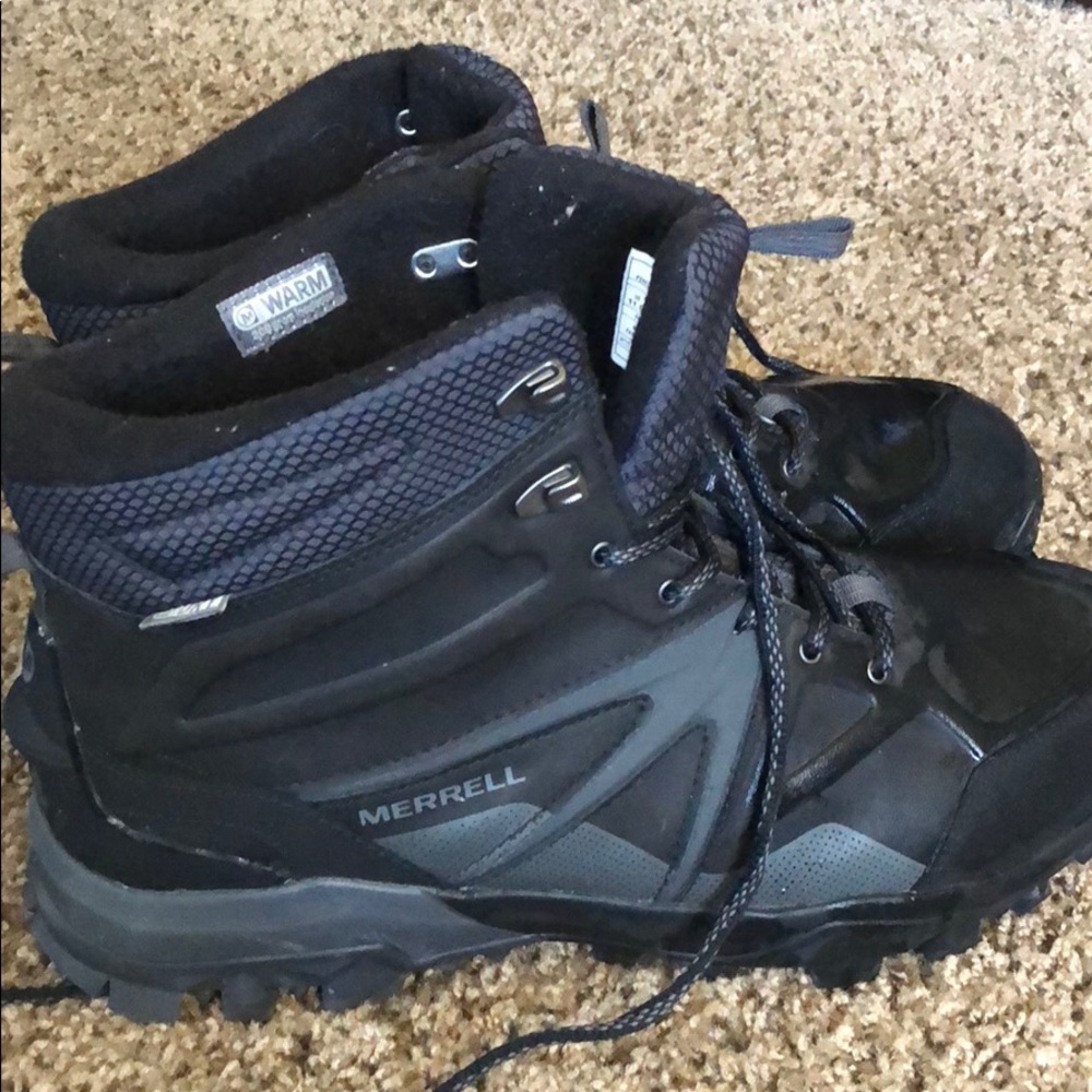 Snow boots